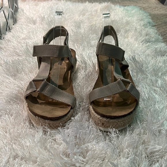 Cushionaire Women’s Summer Sandals, Velcro Strap, Size 10, NWT - Picture 12 of 16